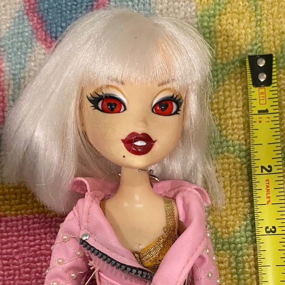 Bratzilla - Picture 2 of 5